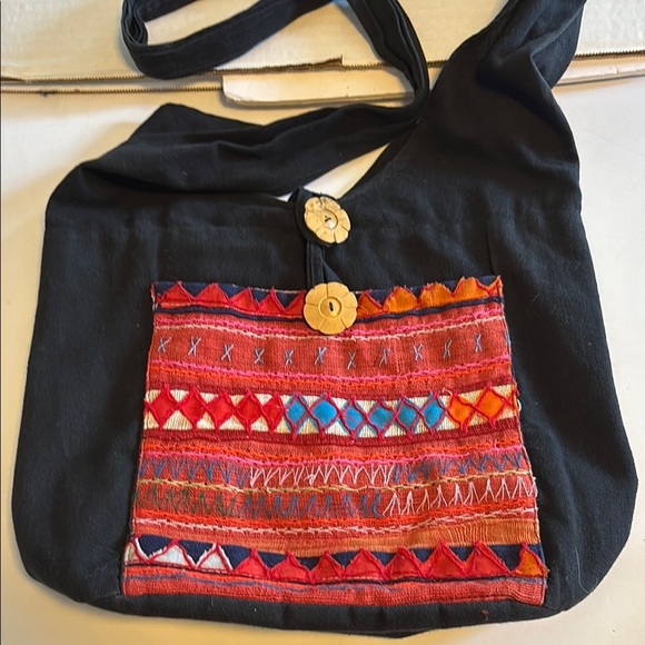 Black & Red Embroidered Women's Shoulder Bag One Zip Pocket Inside Light Weight - Picture 1 of 8
